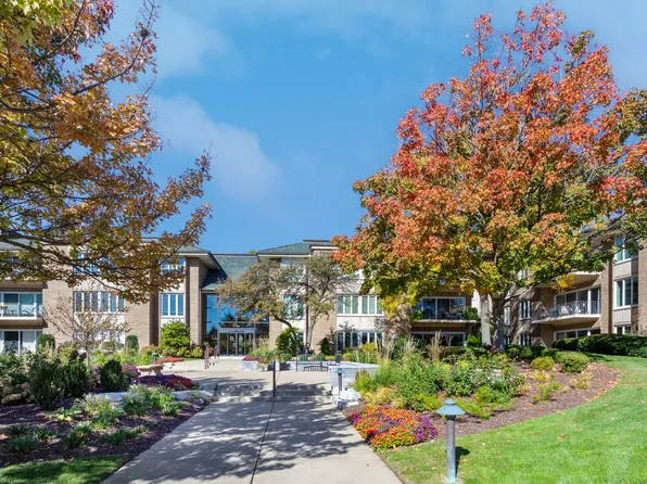 2 Oak Brook Club Dr APT B109, Oak Brook, IL 60523