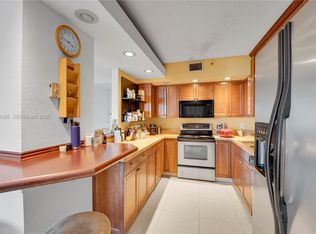 919 Hillcrest Dr APT 704, Hollywood, FL