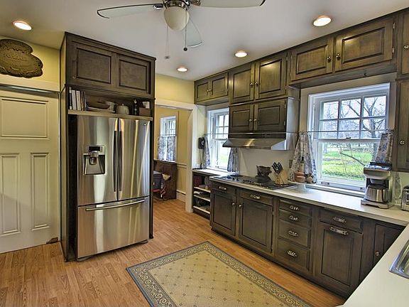 5th image of 3052 Fairmount Blvd