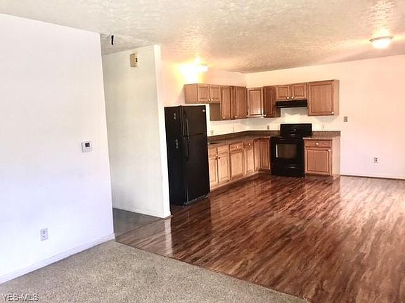 5th image of 159 Weller Dr #2
