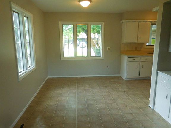 4th image of 619 N High Dr
