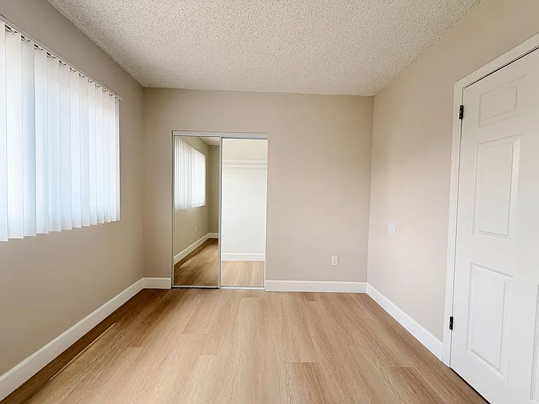 4705 Willowbrook Ave — Photo 38