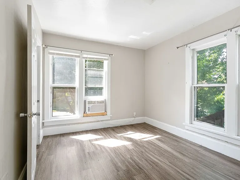 1012 Clay St — Photo 6