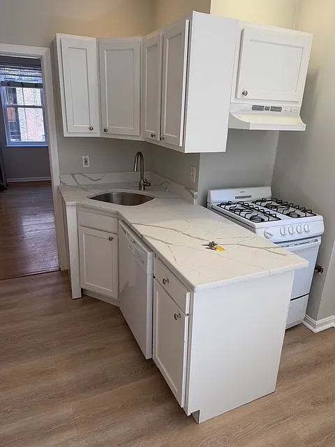 2 bed, 1.0 bath, $3,550 — Photo 4