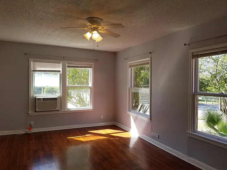 504 Elmhurst Ave — Photo 7