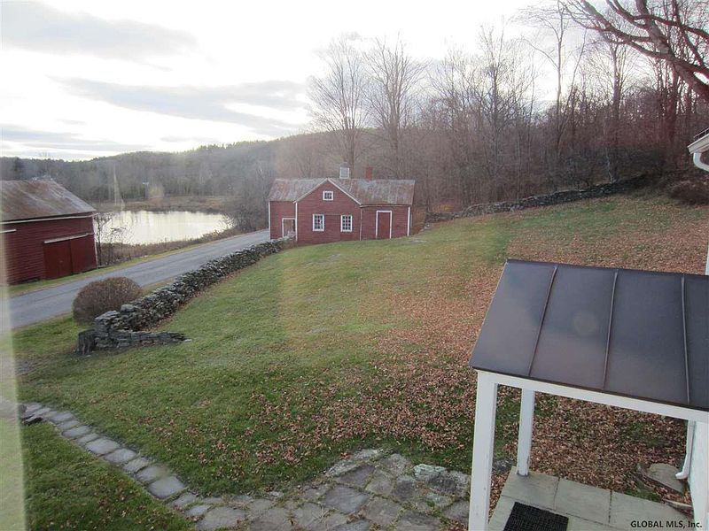 4th image of 47 GIFFORD HOLLOW Road
