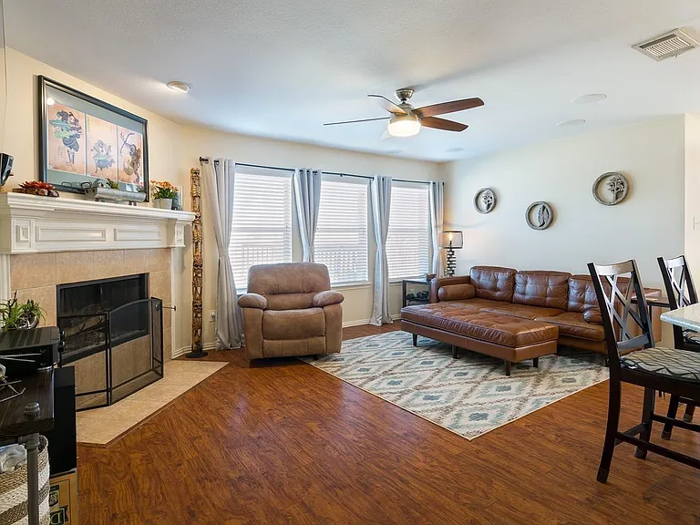 9964 Southgate Dr — Photo 3