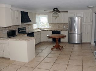 30 Manor Ln, Copiague, NY 11726