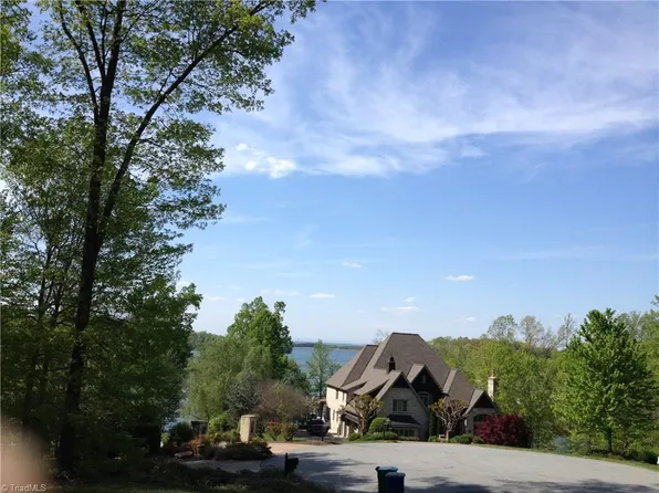 131 Widows Walk Ct, Stokesdale, NC 27357