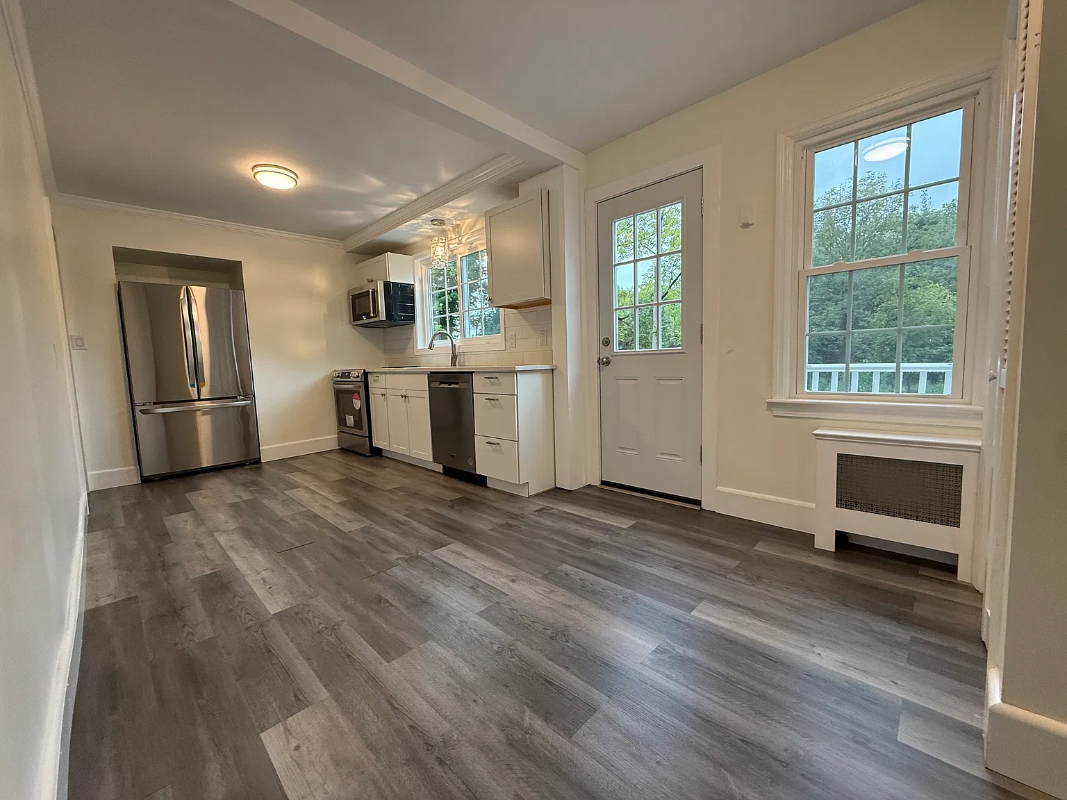 85 E Main St — Photo 3