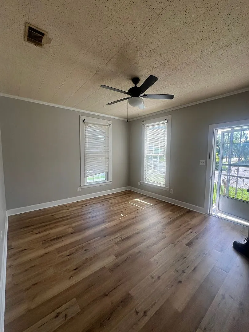 301 South College St. — Photo 2