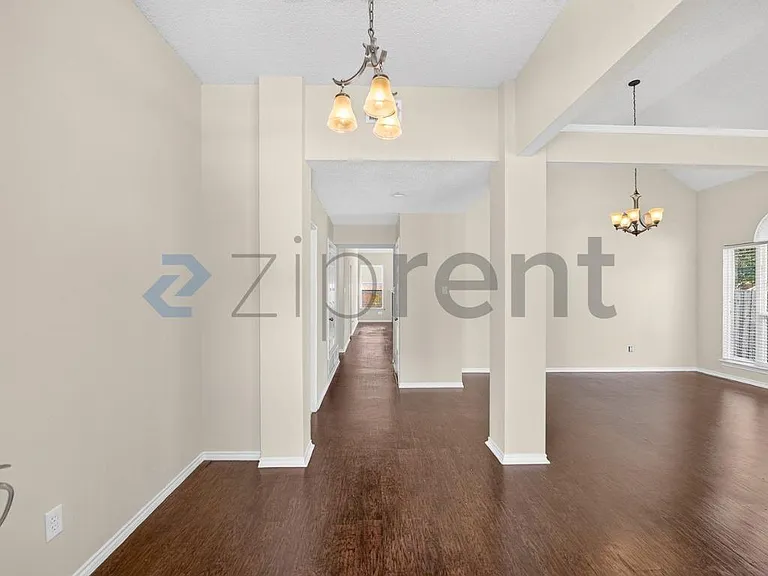 5412 Blue Water Lake Dr — Photo 4