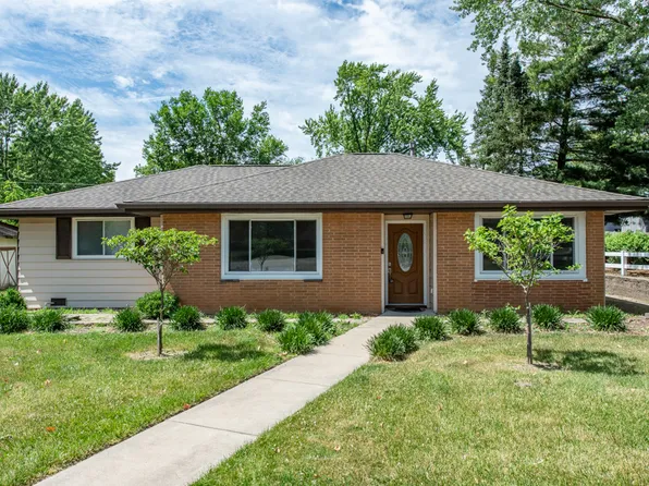 2302 Honeysuckle Ct, Lindenhurst, IL 60046