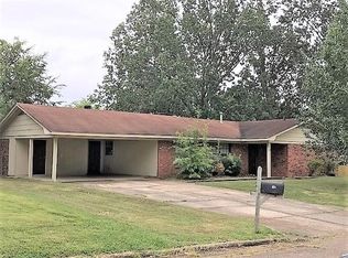 902 Holly Hill Dr, Tupelo, MS 38801