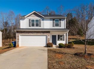 33 Ashton Bluff Cir, Mount Holly, NC 28120