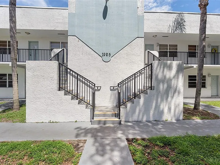 1925 Madison St #14 — Photo 1
