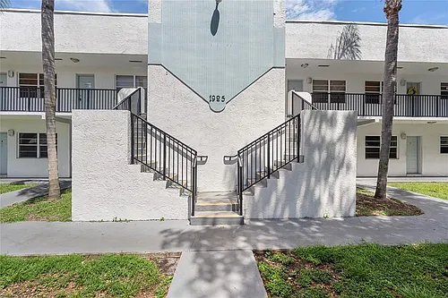 1925 Madison St #14 Photo 1