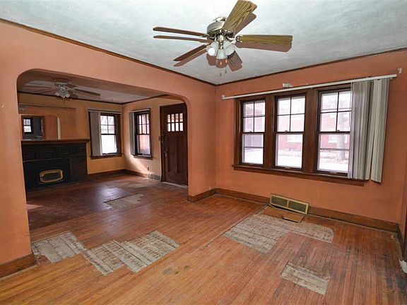 2nd image of 2221 Douglas St