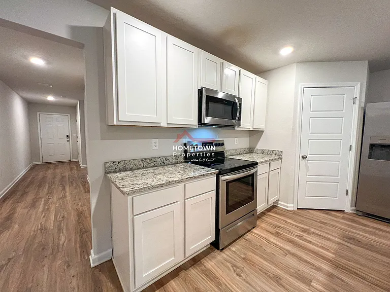6351 Burrow Ln — Photo 7