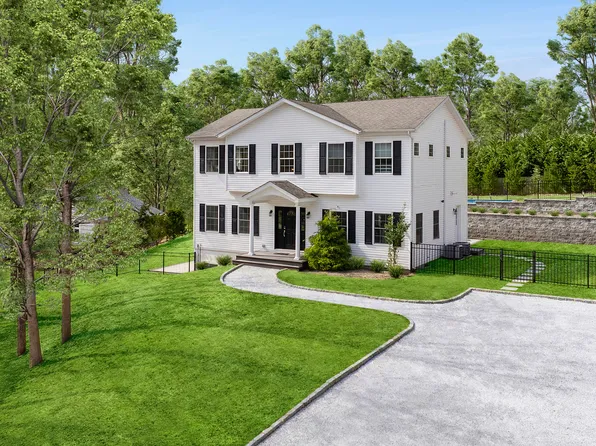 127 Bridies Path, Southampton, NY 11968