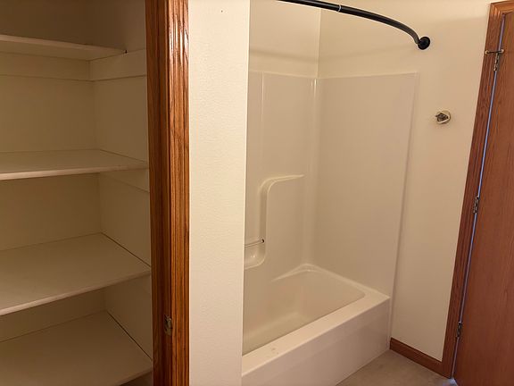 4th image of 8301 Mansion Hill Ave #3A