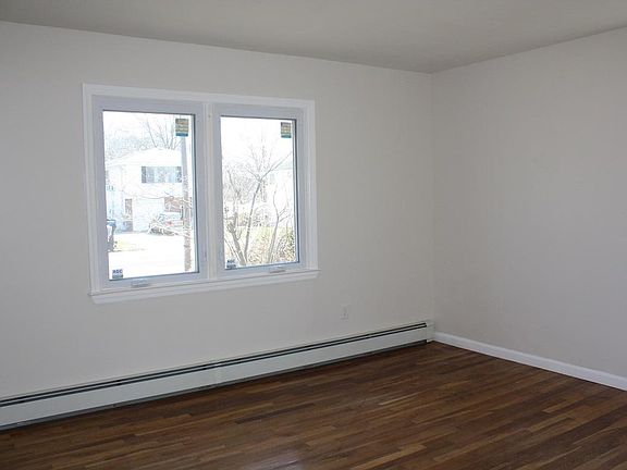 5th image of 204 W 6th St