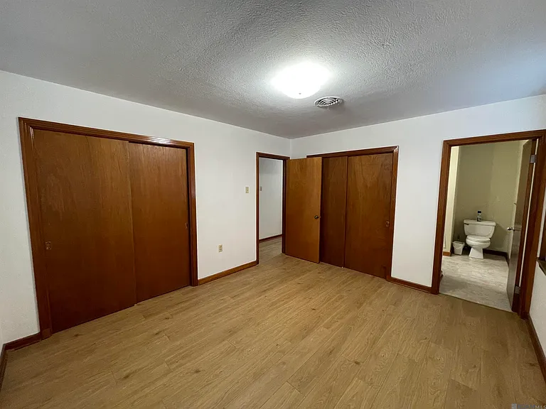 8037 Florida Blvd — Photo 8