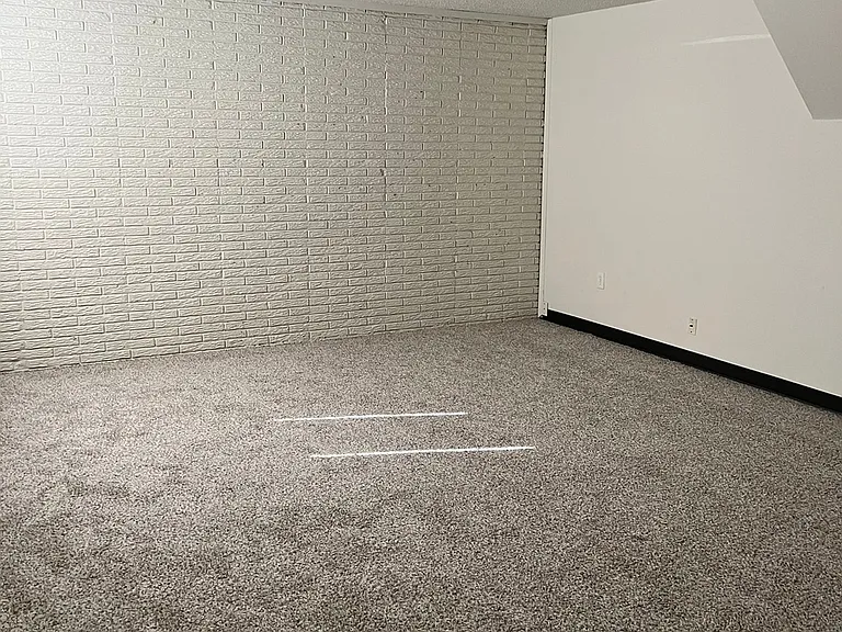 3 Bd Townhome — Photo 10