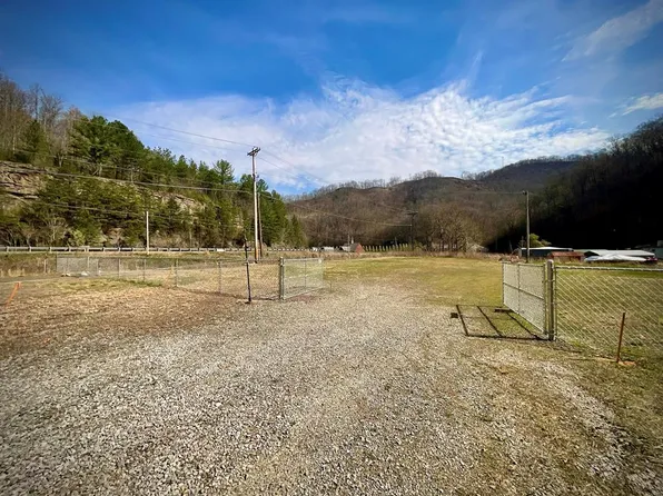 84 Loftus Tipple Rd #4-3, Huddy, KY 41535