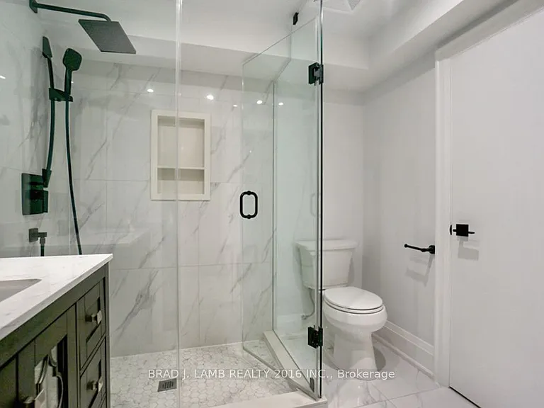 62 Royal Garden Blvd #BASEMENT — Photo 10