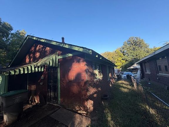 4th image of 511 Marianna St