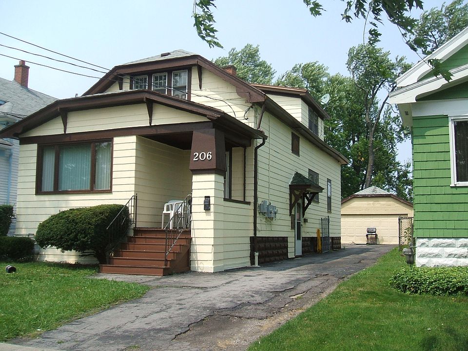 2nd image of 206 Hewitt Ave
