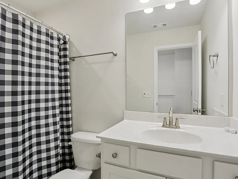 207 Mount Royal Ct — Photo 23