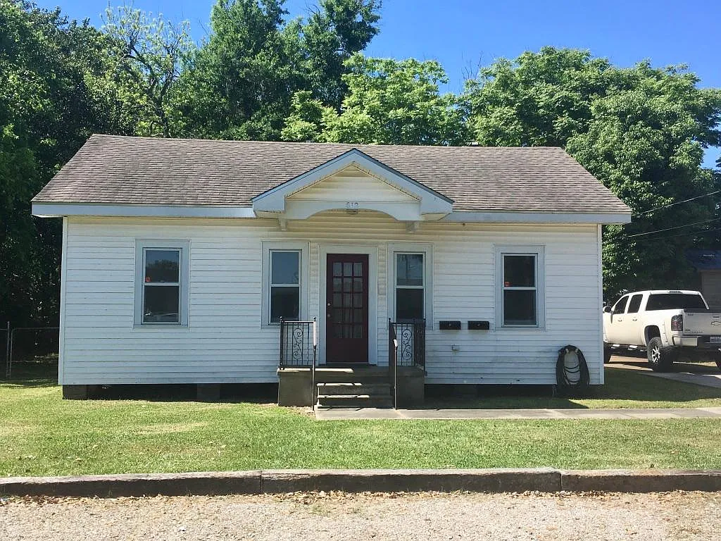 612 Cleveland St — Photo 1