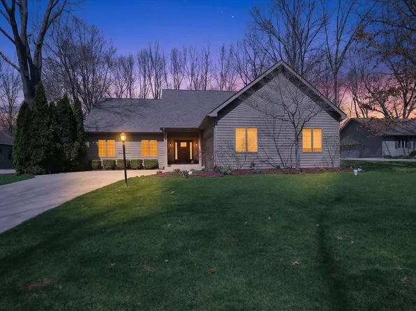 11781 Old Oak Dr, Granger, IN 46530