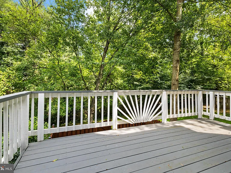 106 Hackley Ct — Photo 8