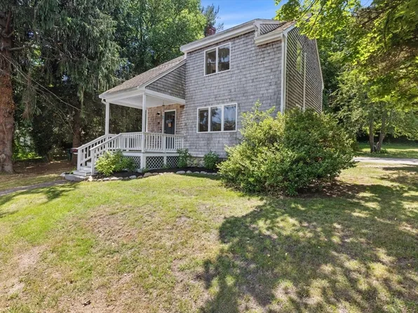 35 Maple St, Kingston, MA 02364