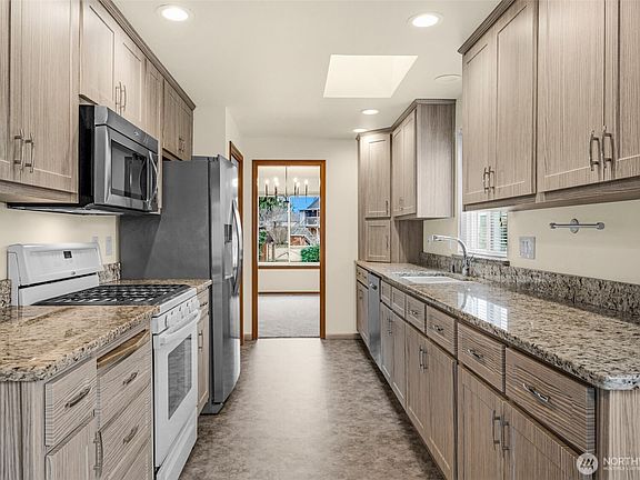 5th image of 4214 NE 2nd Street