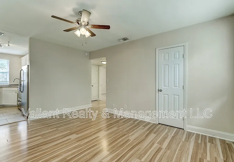 2358 Herschel St #3 — Photo 6