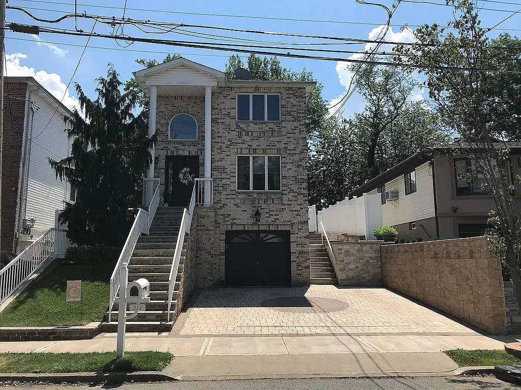 214 Winchester Ave photo 1