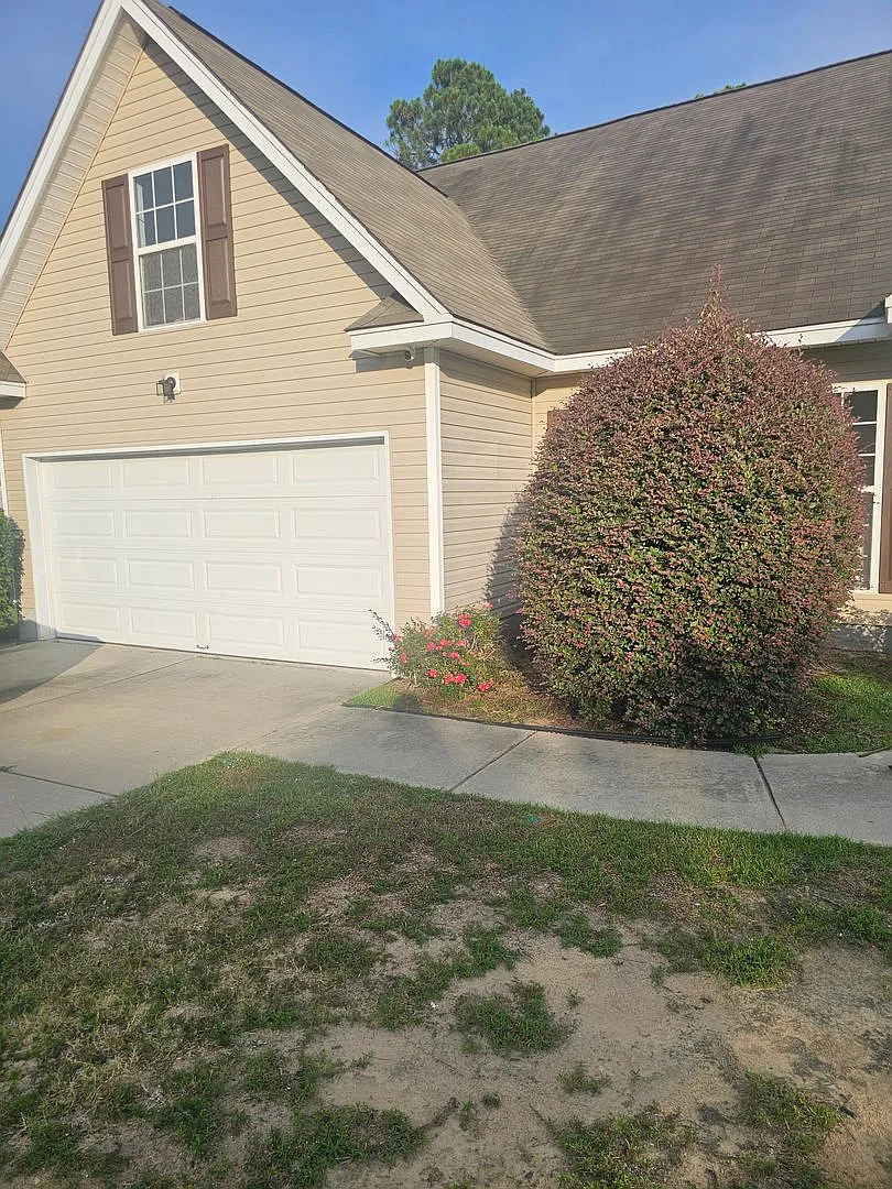 Spacious 5 Bedroom Beauty in NE Columbia Modern Updates & Ideal Location! — Photo 3