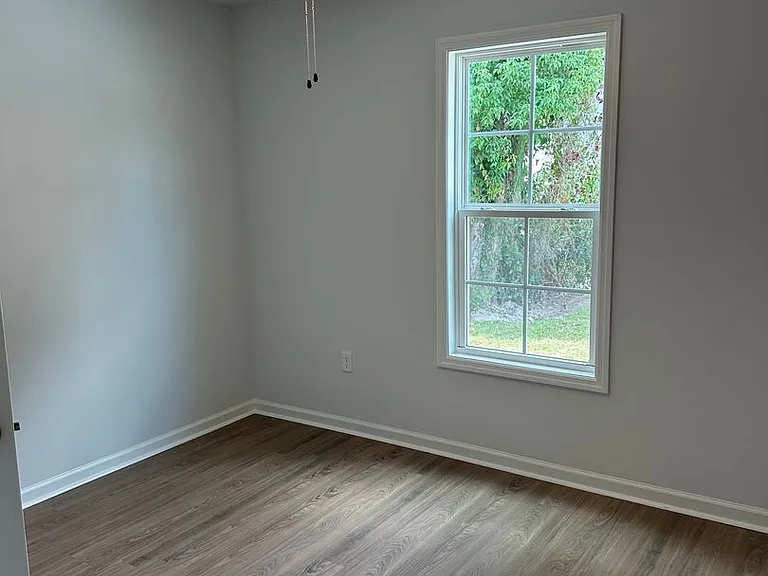1528 Woodard St — Photo 15