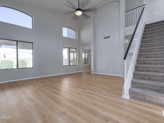 5th image of 8244 W WILLOW Avenue