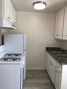 4th image of 11434 Calvert St APT 2