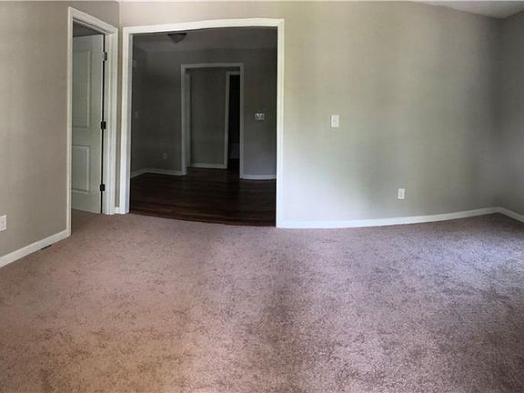 3rd image of 1092 Cloverdale St SE