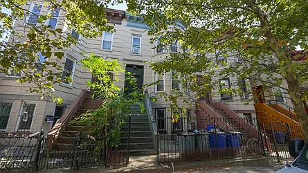 Sold by Matthews Real Estate Investment Services Inc