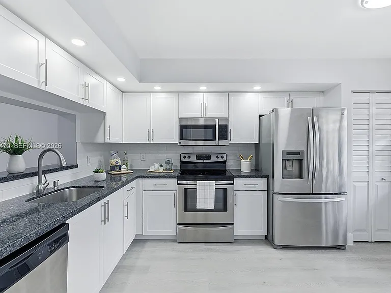 550 SW 138th Ave #206K — Photo 2