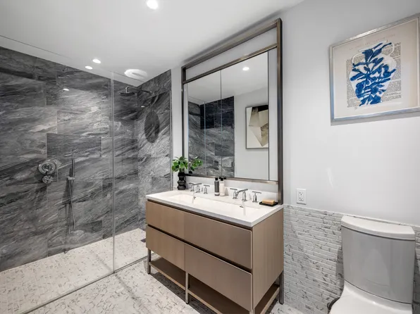 500 West 45th Street image 3 of 22