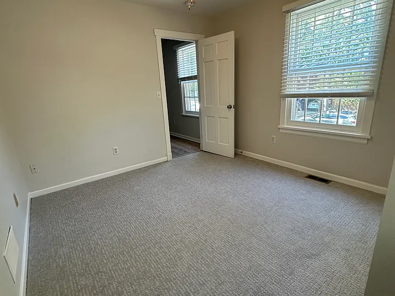 921 Summit Ave — Photo 6