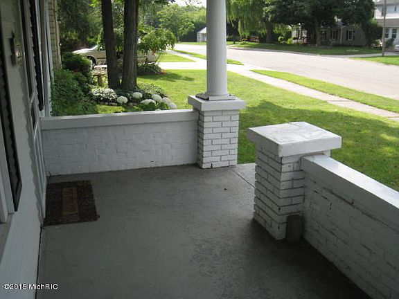 2nd image of 82 Orchard Dr NW